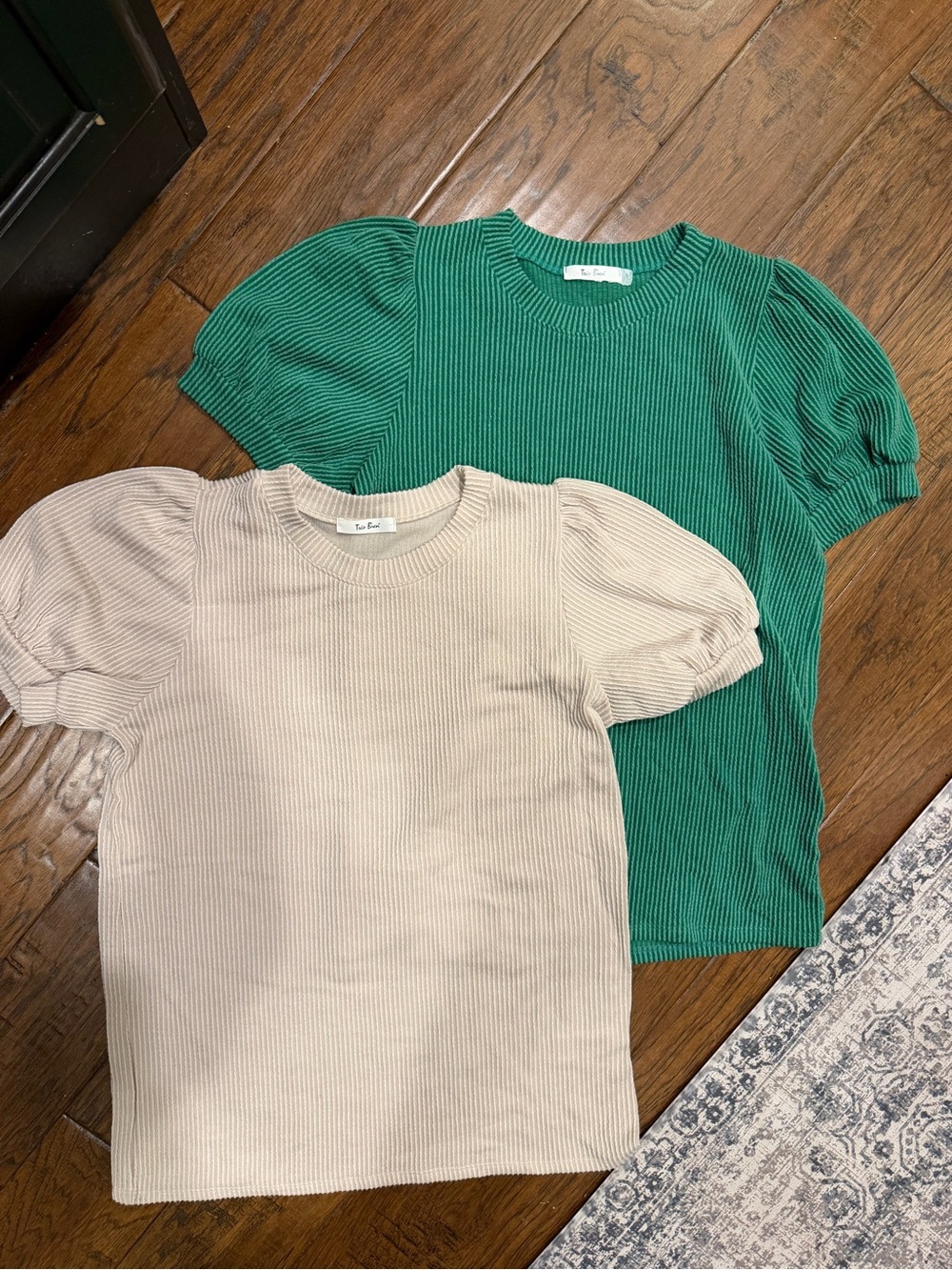 Tres Bien Ribbed Puff Sleeve Tops - Green and Beige